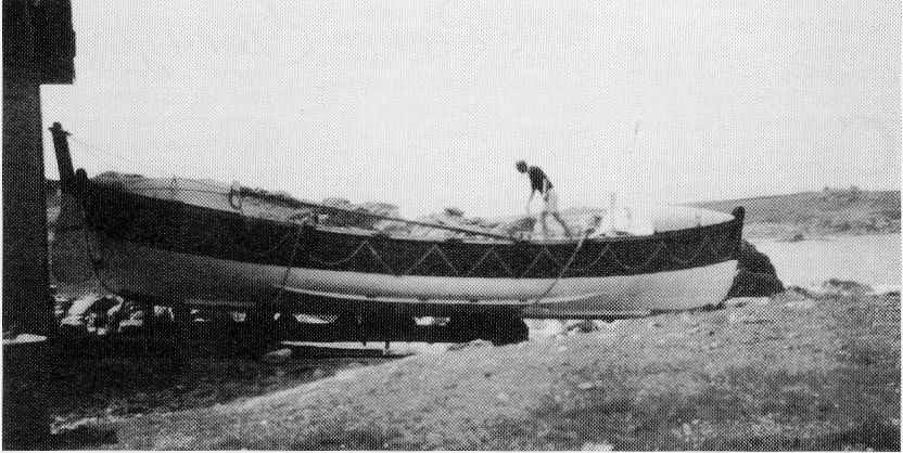 En 1950, le canot
Lieuteunant Pierre Geruzez 
quitte le service et est rarm  la plaisance.